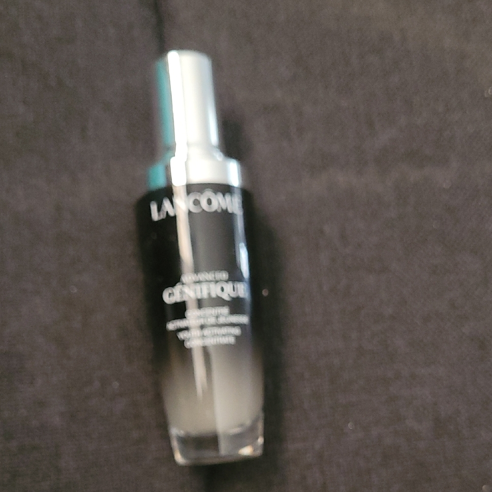 Advanced Génifique Serum - Black and Silver